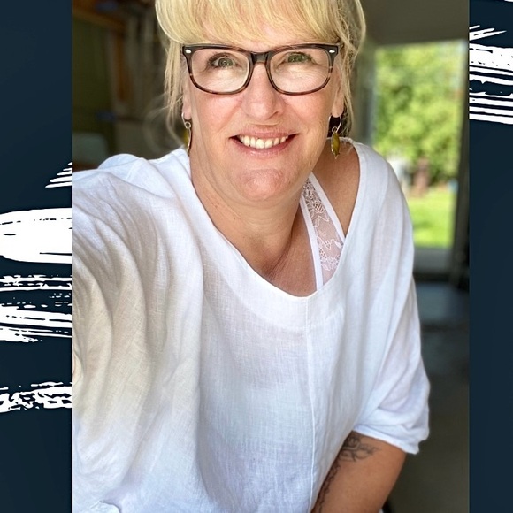 Meet your Posher, Caroline - Picture 1 of 1